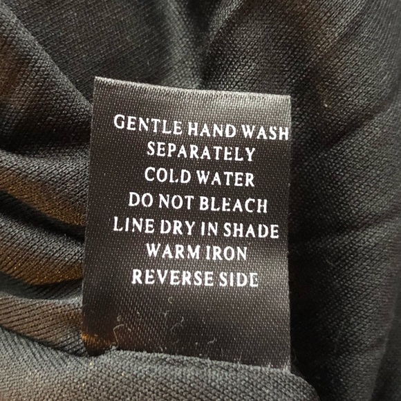 Flattering black and white dress - Picture 3 of 12